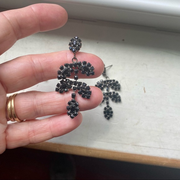 Vintage Jewelry - Black crystal vintage earrings